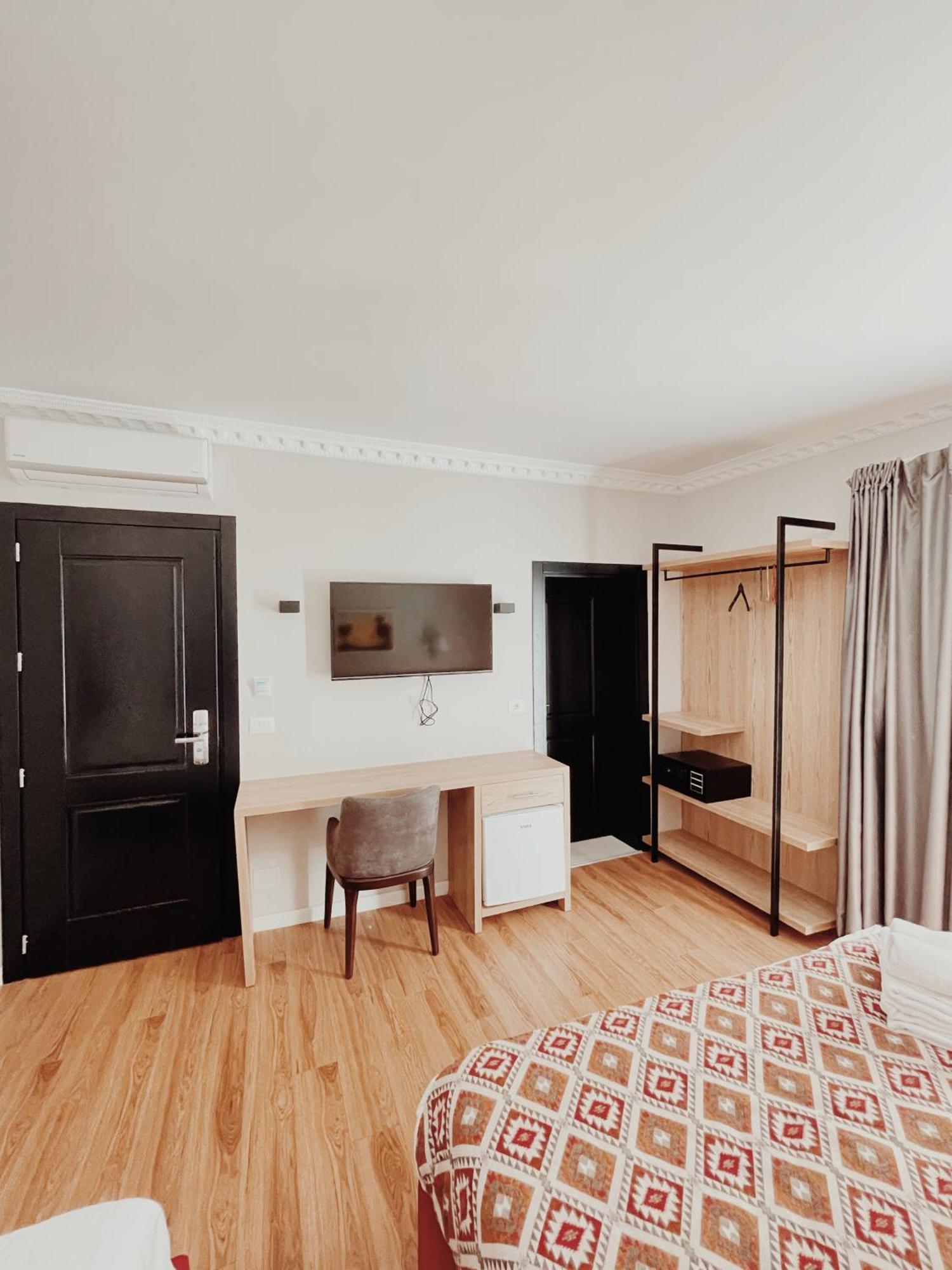 Ruby Palace Vlorë Екстериор снимка