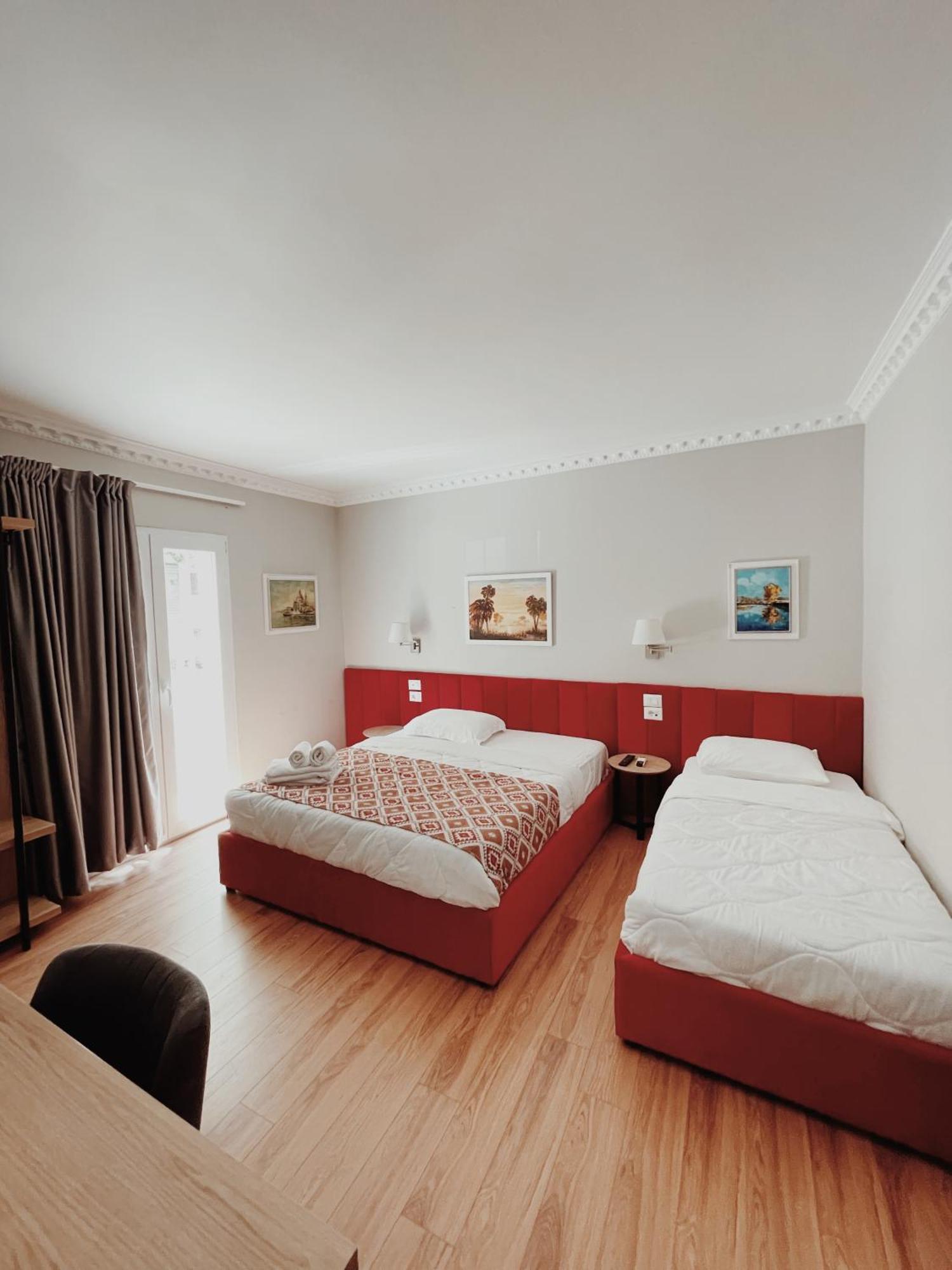 Ruby Palace Vlorë Екстериор снимка